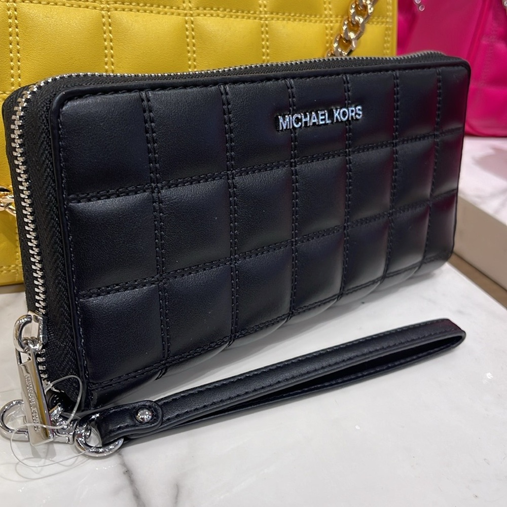 MICHAEL KORS Continental Wristlet Phone Case Wallet
Black
NWT - Picture 3 of 16